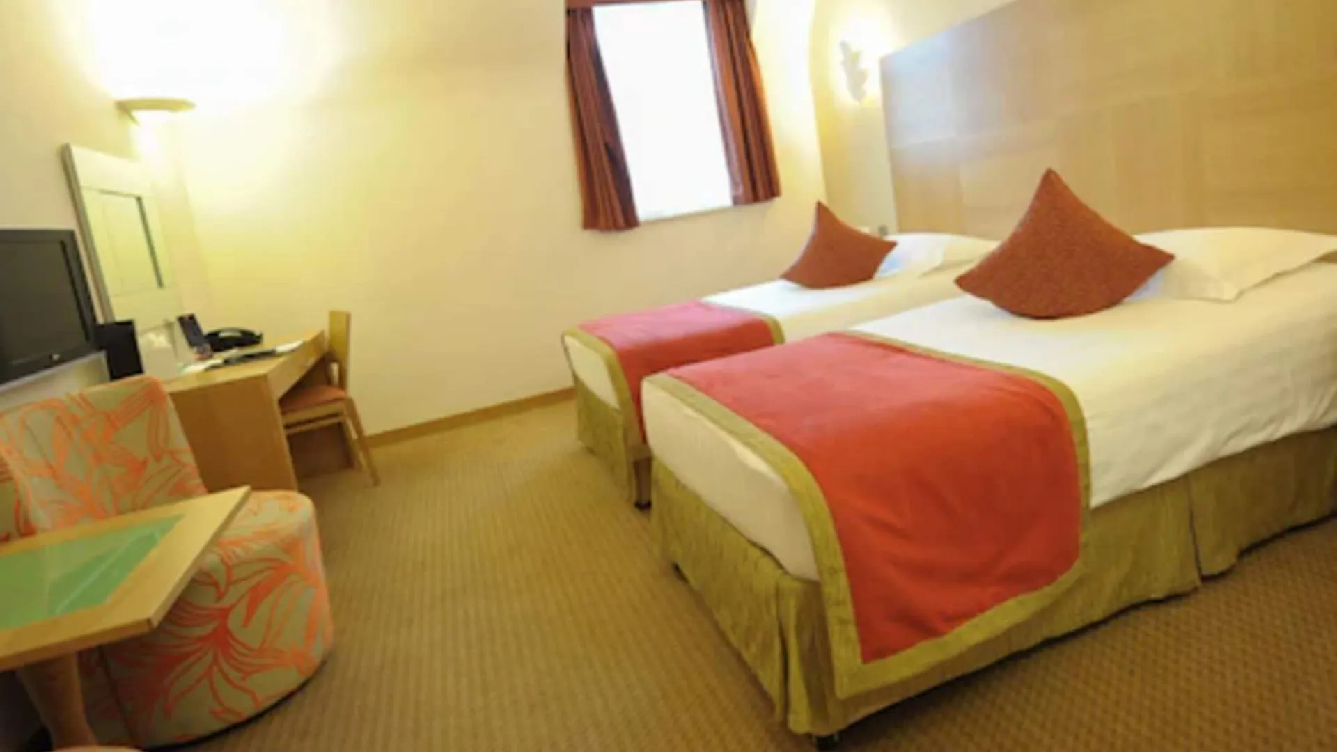 The Pinewood Hotel Slough 4*,  Reino Unido