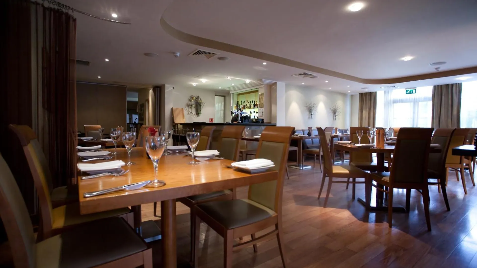 The Pinewood Hotel Slough 4*,  Reino Unido