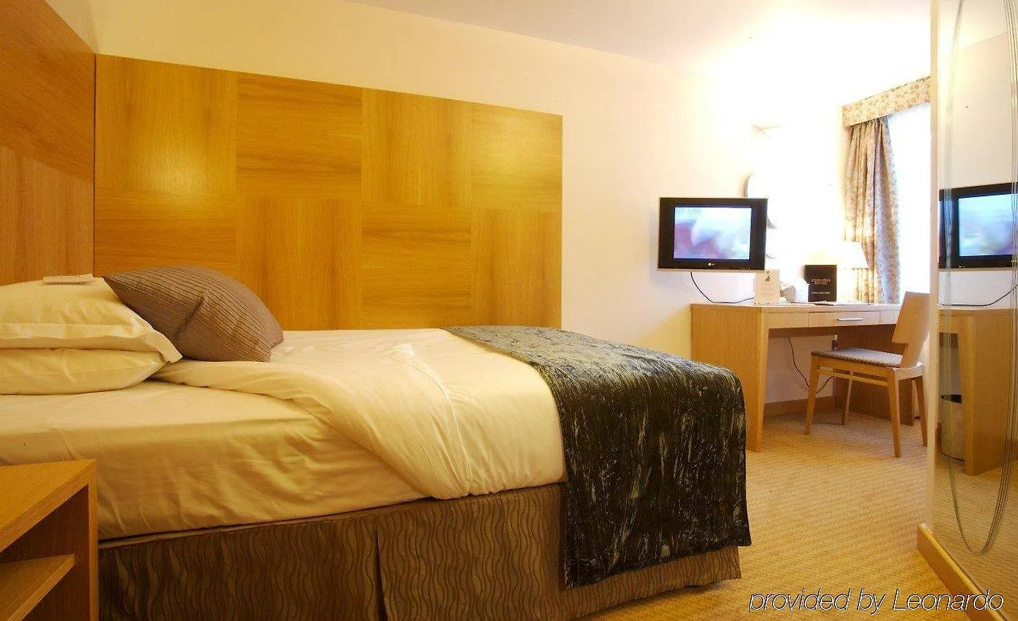 The Pinewood Hotel Slough 4*,  Reino Unido