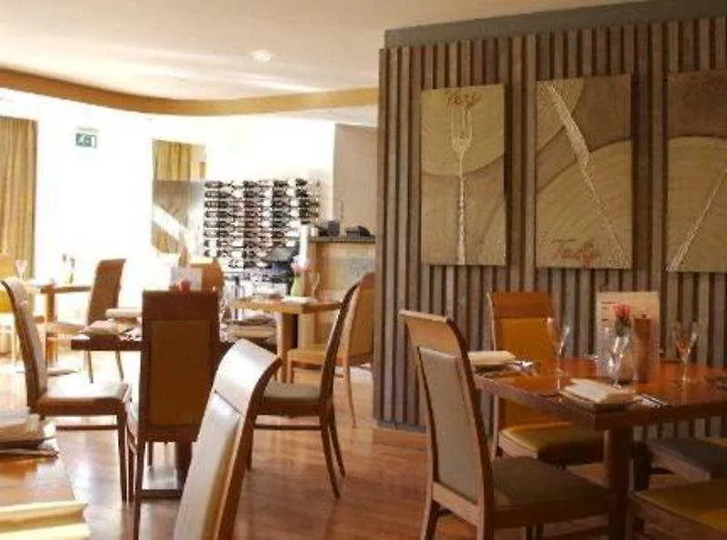 The Pinewood Hotel Slough 4*,