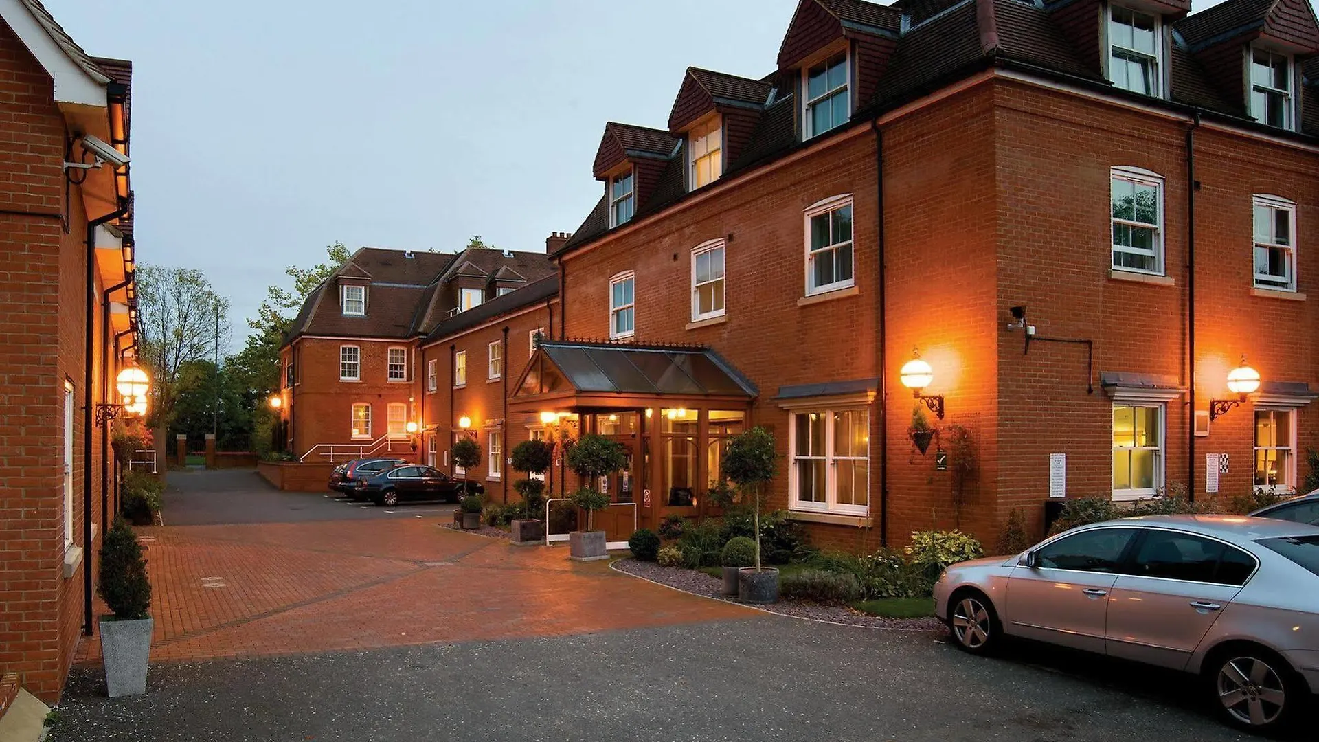 The Pinewood Hotel Slough 4*,